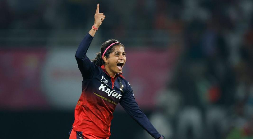 Shreyanka Patil got Meg Lanning and Phoebe Litchfield in the same over